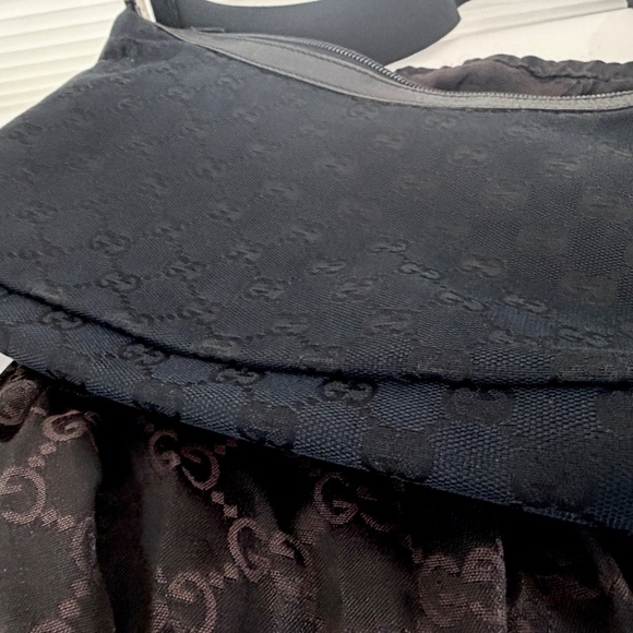 Authentic Gucci GG Black Canvas Messenger Crossbody Bag with Gold Hardware - Picture 7 of 11